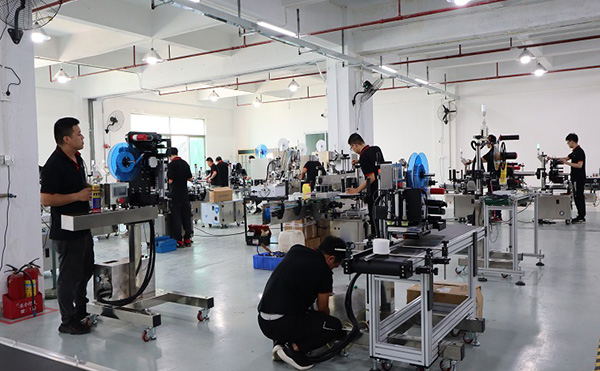 高速貼標(biāo)機(jī),自動貼標(biāo)機(jī),不干膠貼標(biāo)機(jī),高臻智能