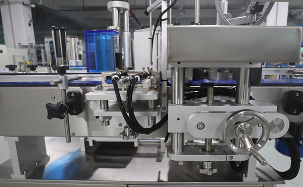 全自動圓瓶貼標(biāo)機,圓瓶貼標(biāo)機,不干膠貼標(biāo)機