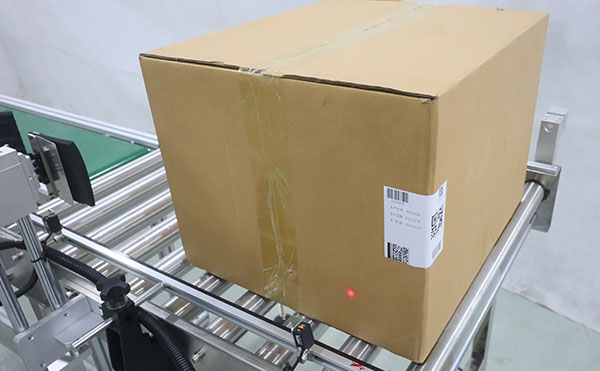 實時打印貼標(biāo)機,打印貼標(biāo)機,全自動貼標(biāo)機生產(chǎn)廠家,高臻智能