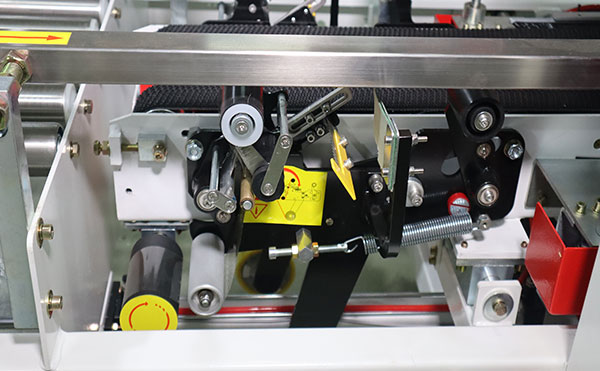 全自動一字封箱機,一字封箱機設備,封箱機,高臻智能