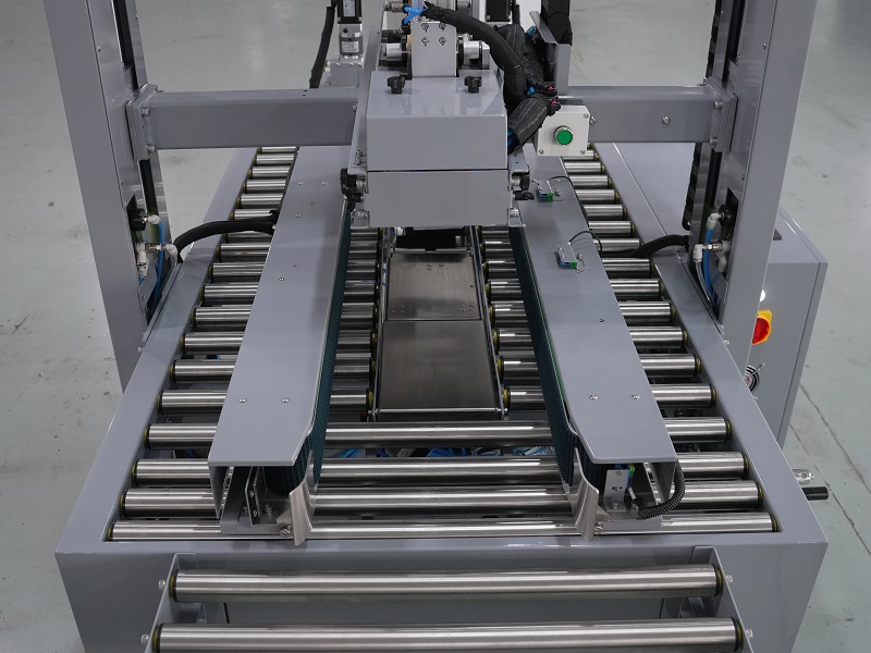 濕水牛皮紙封箱機(jī),濕水牛皮紙封箱設(shè)備,折蓋封箱機(jī)