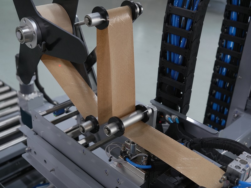 濕水牛皮紙封箱機(jī),濕水牛皮紙封箱設(shè)備,封箱機(jī)